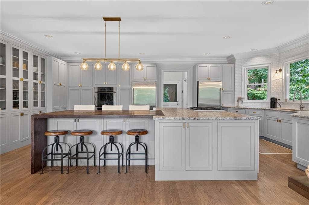 5 bedroom, 6 bathroom, 5,960 sq ft single family residence under contract at 950 Tiverton Lane, Johns Creek, GA 30022 — photo 10