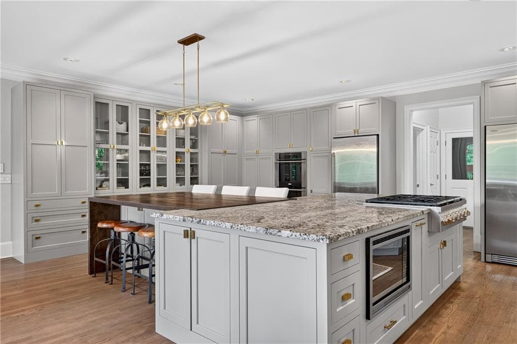 5 bedroom, 6 bathroom, 5,960 sq ft single family residence under contract at 950 Tiverton Lane, Johns Creek, GA 30022 — photo 9