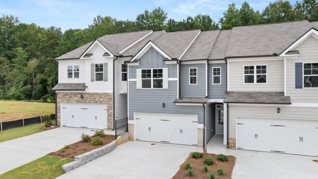 3 bedroom, 3 bathroom, 1,857 sq ft townhouse for sale at 6653 Parsons Street, Flowery Branch, GA 30542 — photo 2