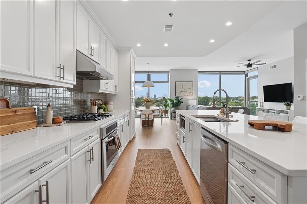 2 bedroom, 3 bathroom, 1,801 sq ft condominium for sale at 270 17th Street 909, Atlanta, GA 30363 — photo 5