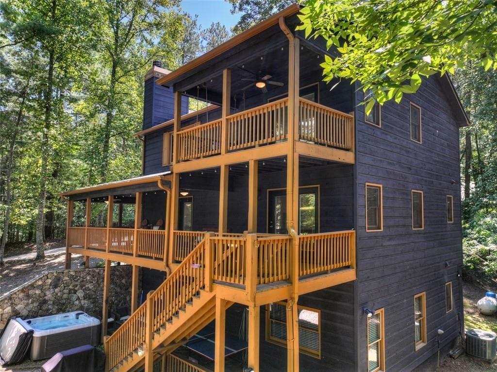 3 bedroom, 3 bathroom, 3,024 sq ft single family residence for sale at 22 Kings Court, Ellijay, GA 30540 — photo 2