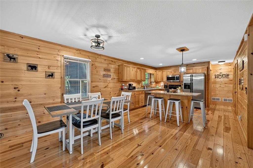 3 bedroom, 3 bathroom, 3,024 sq ft single family residence for sale at 22 Kings Court, Ellijay, GA 30540 — photo 7