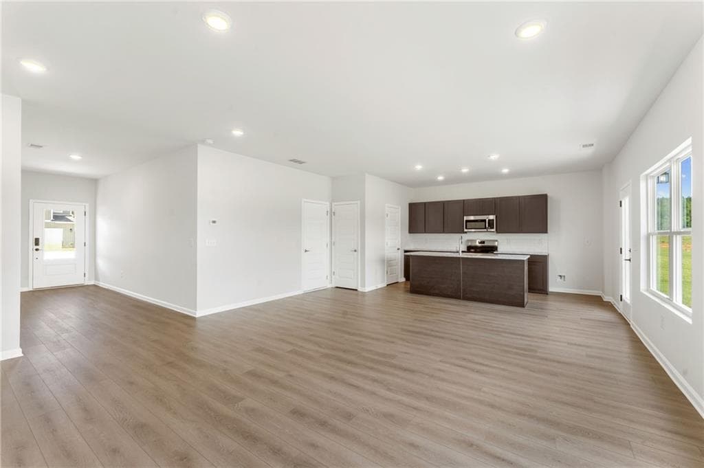 4 bedroom, 3 bathroom, 1,670 sq ft single family residence for sale at 512 Township Avenue, Rockmart, GA 30153 — photo 6
