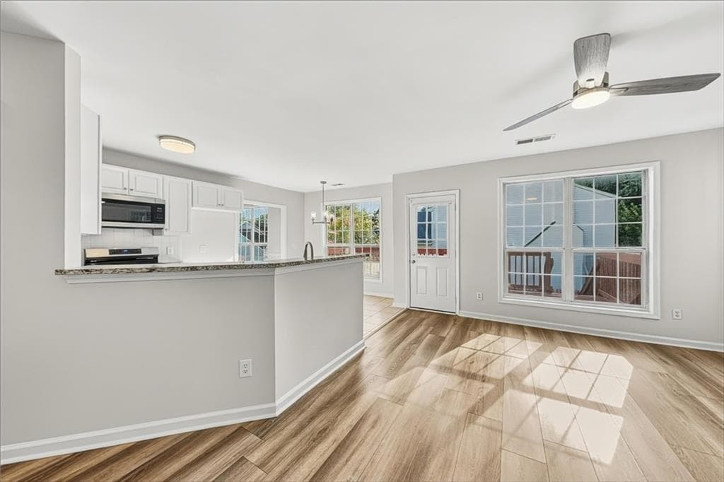 3 bedroom, 3 bathroom, 2,061 sq ft single family residence for sale at 3514 Palisade Cove, Duluth, GA 30096 — photo 2