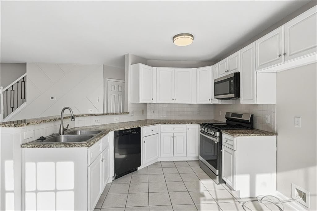 3 bedroom, 3 bathroom, 2,061 sq ft single family residence for sale at 3514 Palisade Cove, Duluth, GA 30096 — photo 4