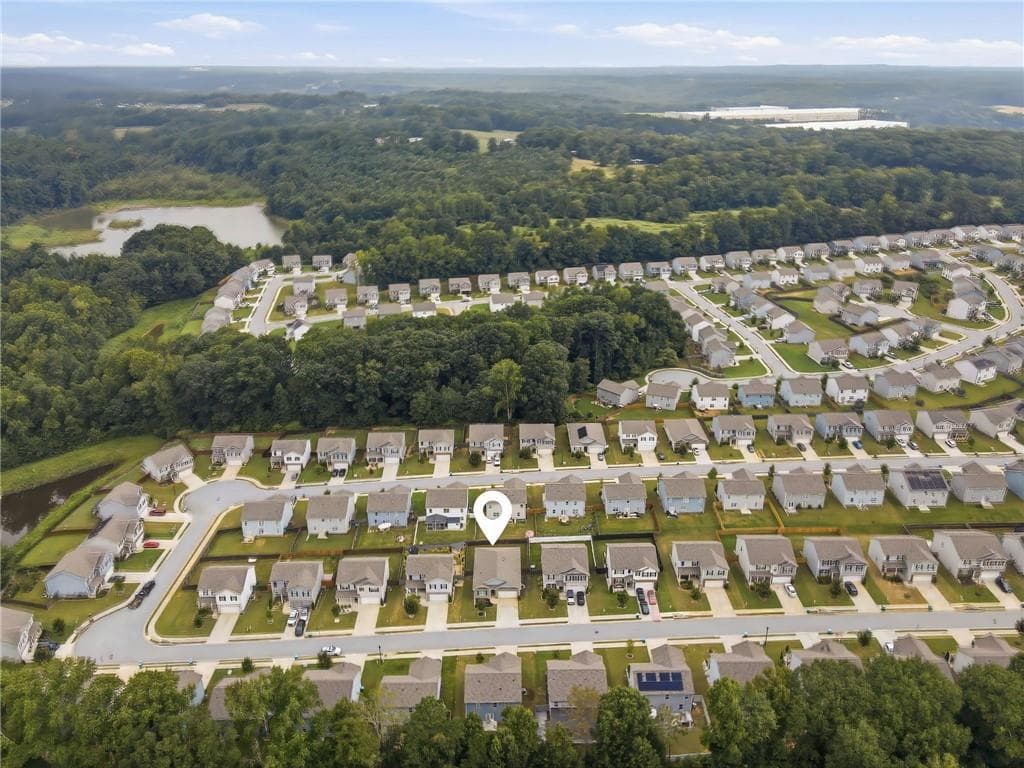 4 bedroom, 2 bathroom, 1,924 sq ft single family residence under contract at 450 Starbuck Parkway, Pendergrass, GA 30567 — photo 3