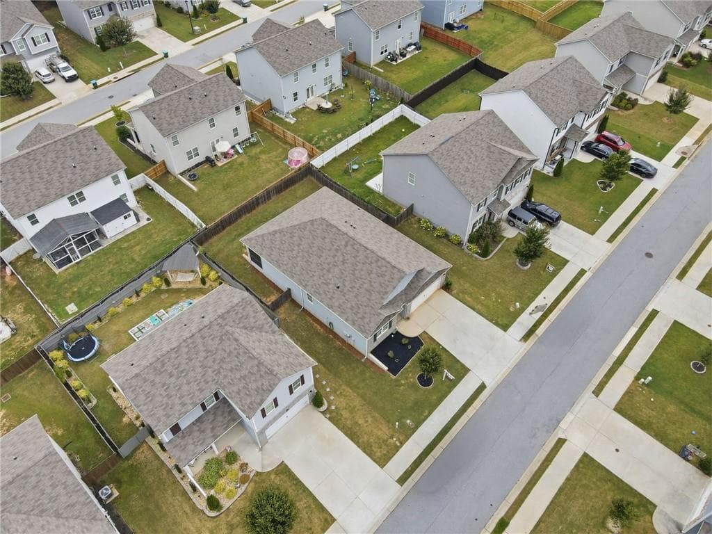4 bedroom, 2 bathroom, 1,924 sq ft single family residence under contract at 450 Starbuck Parkway, Pendergrass, GA 30567 — photo 4