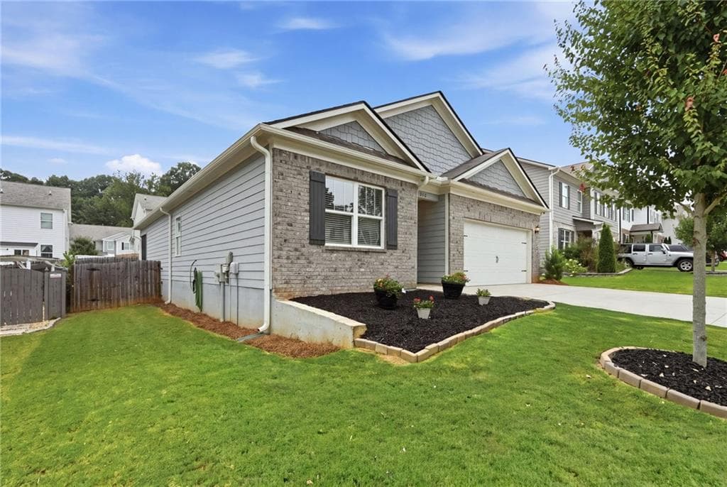 4 bedroom, 2 bathroom, 1,924 sq ft single family residence under contract at 450 Starbuck Parkway, Pendergrass, GA 30567 — photo 6
