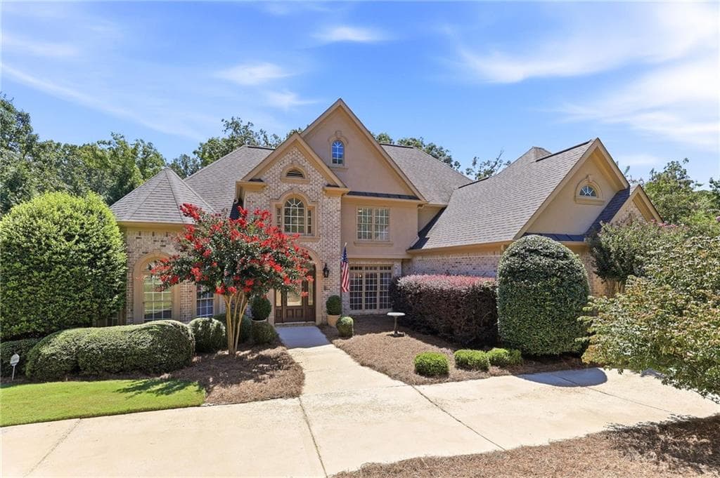 5 bedroom, 5 bathroom, 6,116 sq ft single family residence for sale at 5359 Point South Drive, Gainesville, GA 30504 — photo 8