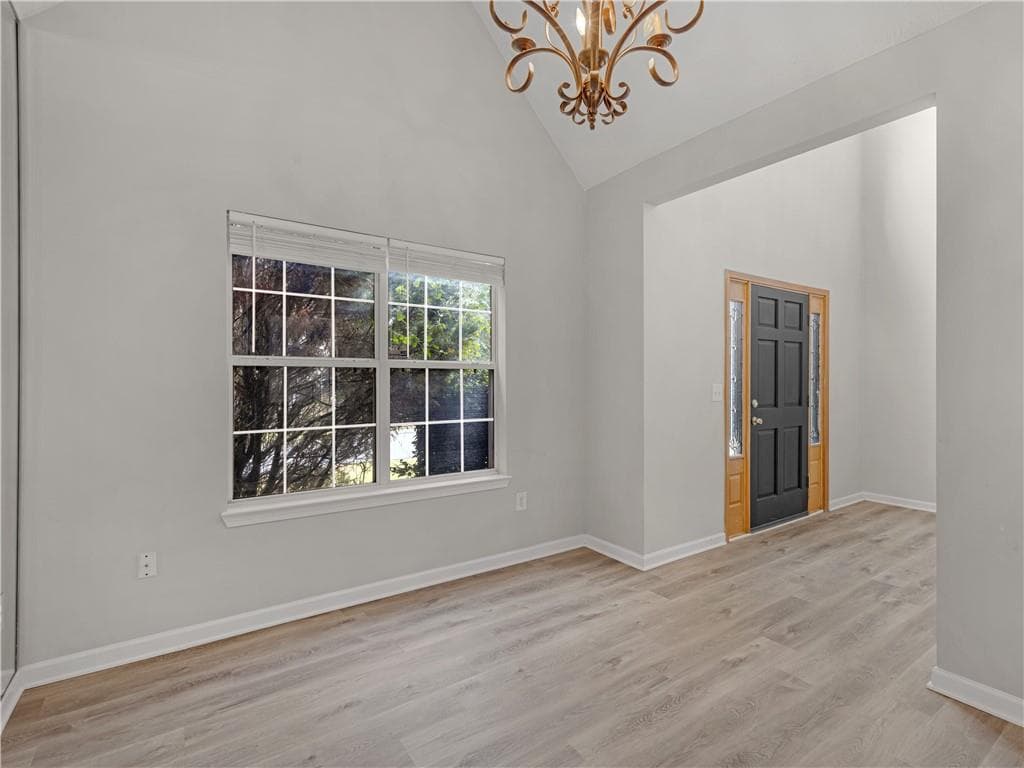 4 bedroom, 3 bathroom, 2,114 sq ft single family residence for sale at 11704 Spring Lake Way, Fayetteville, GA 30215 — photo 5