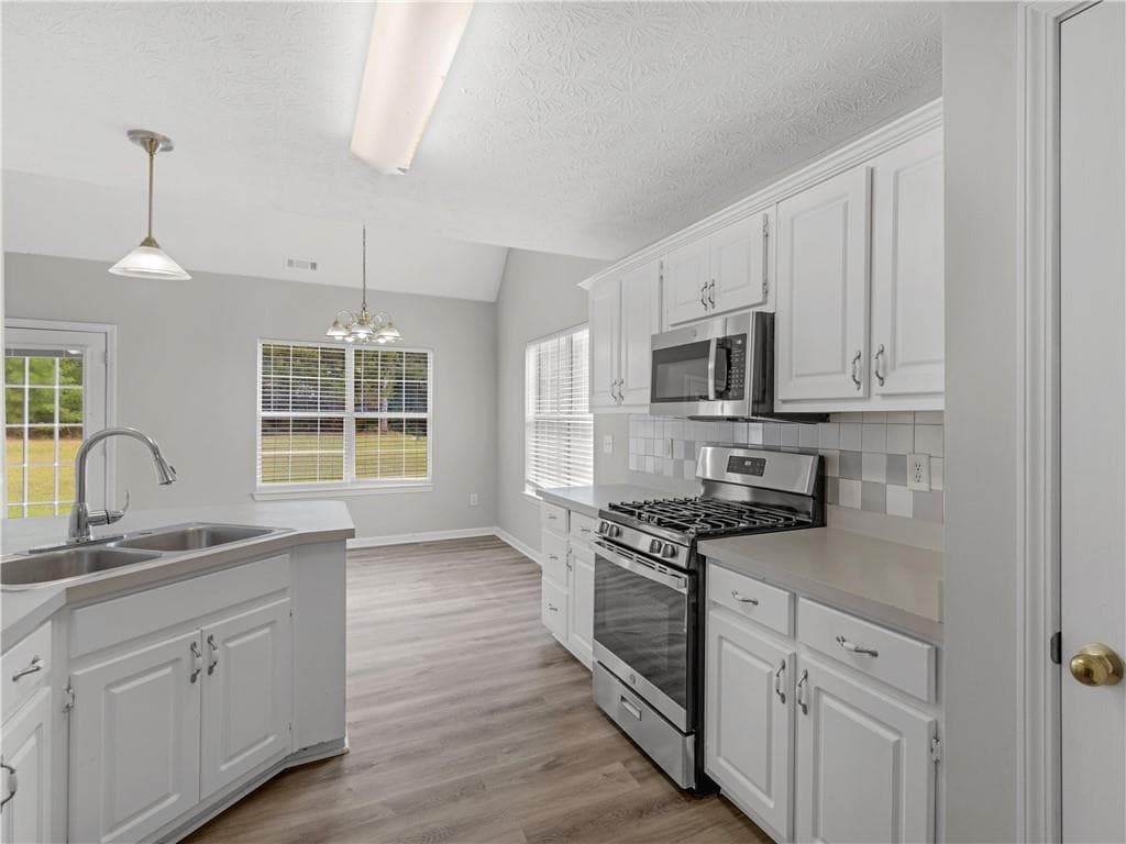 4 bedroom, 3 bathroom, 2,114 sq ft single family residence for sale at 11704 Spring Lake Way, Fayetteville, GA 30215 — photo 8