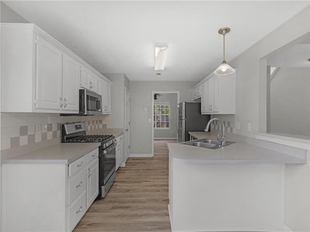 4 bedroom, 3 bathroom, 2,114 sq ft single family residence for sale at 11704 Spring Lake Way, Fayetteville, GA 30215 — photo 10