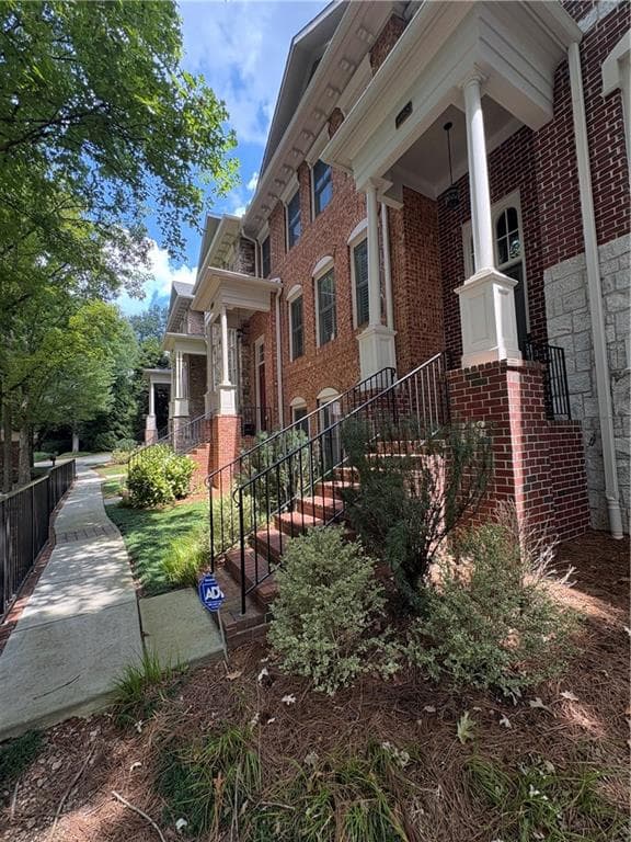 4 bedroom, 4 bathroom, 3,165 sq ft townhouse for sale at 1085 Charles Towne Square, Sandy Springs, GA 30328 — photo 3
