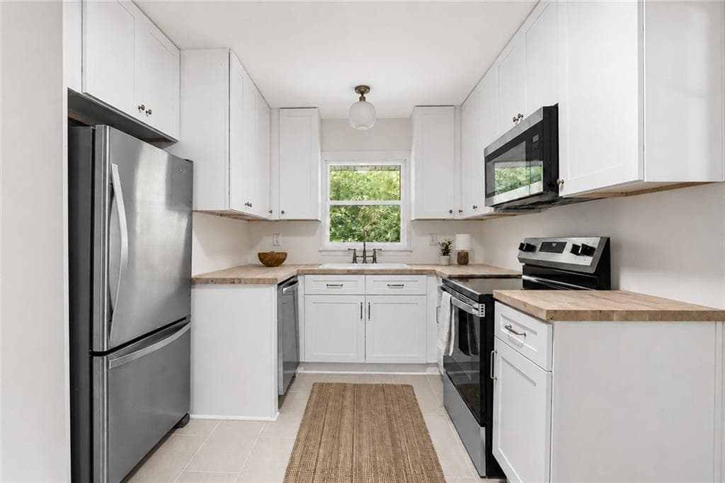 3 bedroom, 3 bathroom, 1,791 sq ft single family residence under contract at 1541 Moncrief Circle, Decatur, GA 30033 — photo 3