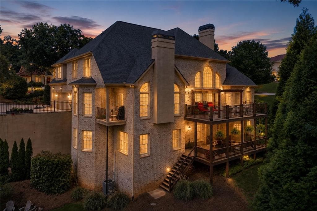 5 bedroom, 5 bathroom, 6,116 sq ft single family residence for sale at 5359 Point South Drive, Gainesville, GA 30504 — photo 5