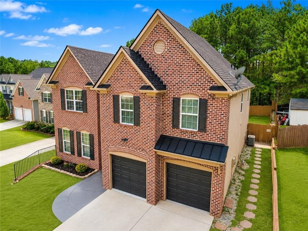 4 bedroom, 3 bathroom, 2,609 sq ft single family residence for sale at 1163 Simonton Hill Court, Lawrenceville, GA 30045 — photo 2