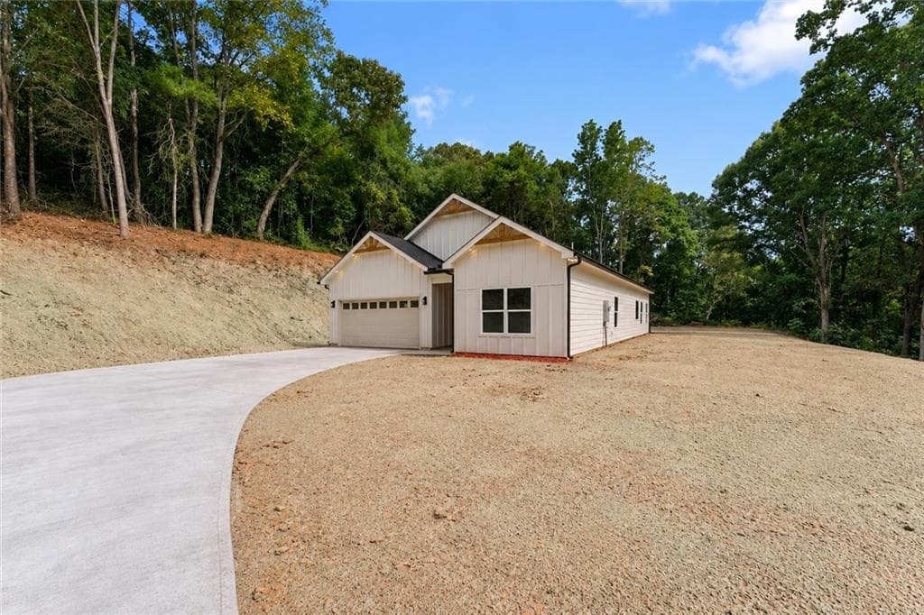 3 bedroom, 2 bathroom, 1,592 sq ft single family residence under contract at 4635 Perry Rd, Gainesville, GA 30506 — photo 3