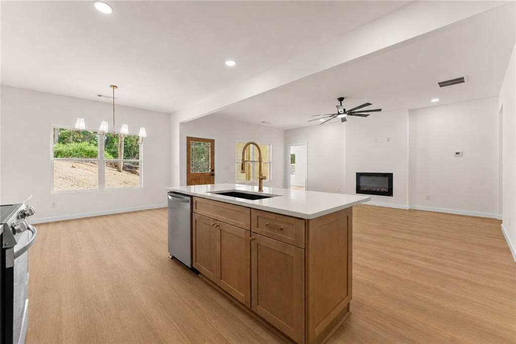 3 bedroom, 2 bathroom, 1,592 sq ft single family residence under contract at 4635 Perry Rd, Gainesville, GA 30506 — photo 6