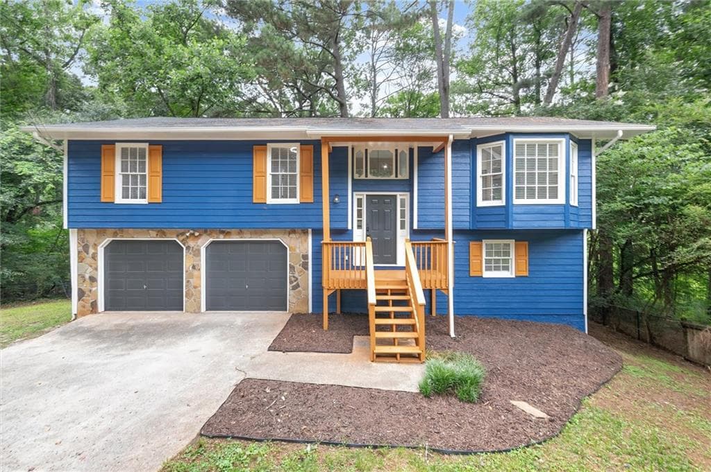5 bedroom, 3 bathroom, 2,031 sq ft single family residence for sale at 1980 Clinton Place, Lawrenceville, GA 30043 — photo 1 of 28