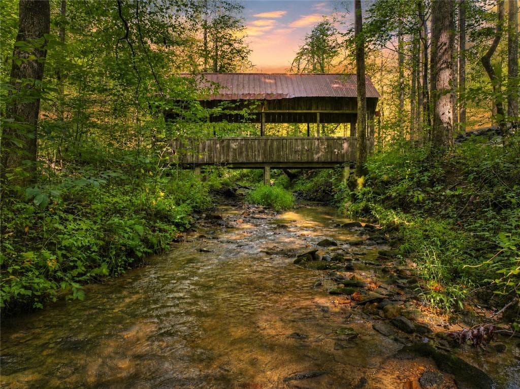 4 bedroom, 4 bathroom, 4,452 sq ft single family residence for sale at 606 Johntown Road, Ellijay, GA 30536 — photo 2