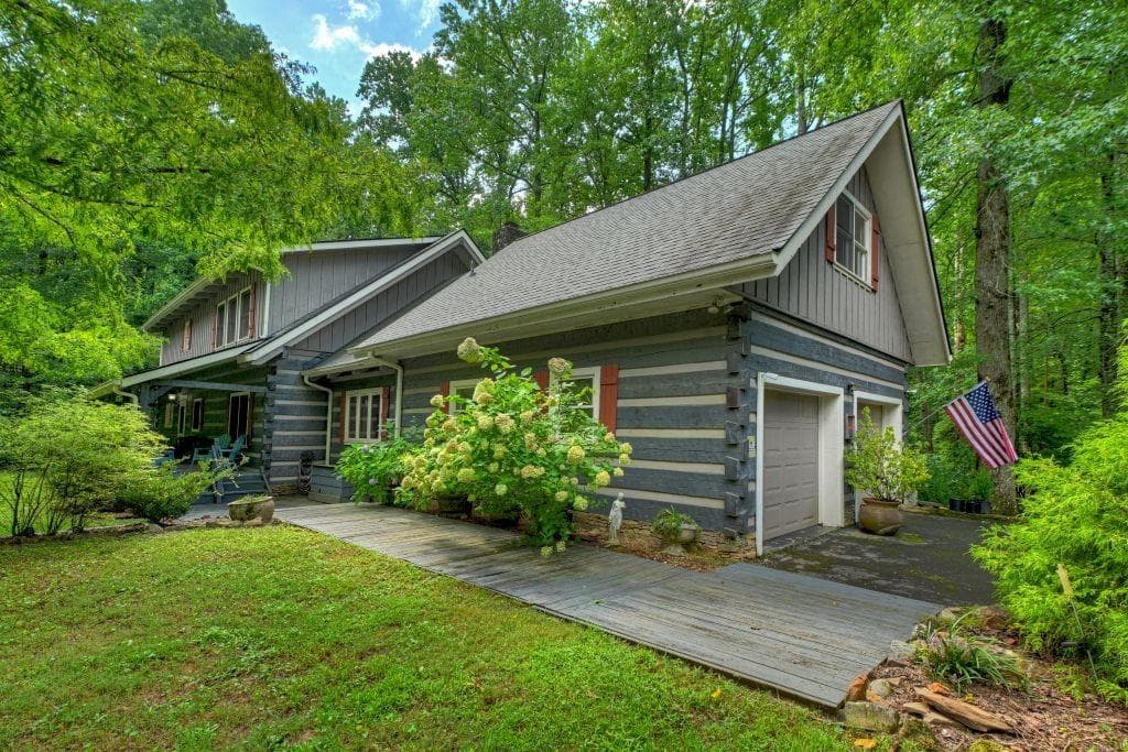 4 bedroom, 4 bathroom, 4,452 sq ft single family residence for sale at 606 Johntown Road, Ellijay, GA 30536 — photo 4
