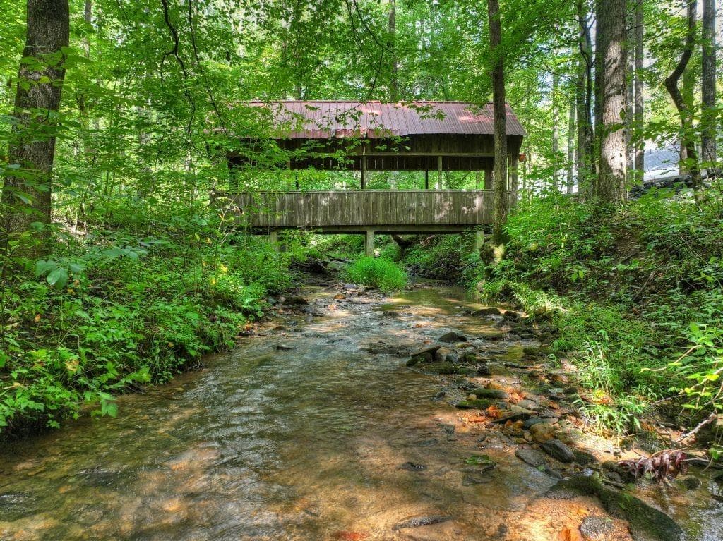 4 bedroom, 4 bathroom, 4,452 sq ft single family residence for sale at 606 Johntown Road, Ellijay, GA 30536 — photo 5
