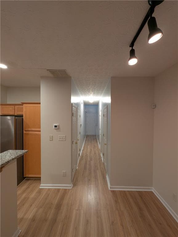 3 bedroom, 3 bathroom, 1,609 sq ft townhouse under contract at 751 Brookside Parc Lane, Avondale Estates, GA 30002 — photo 2