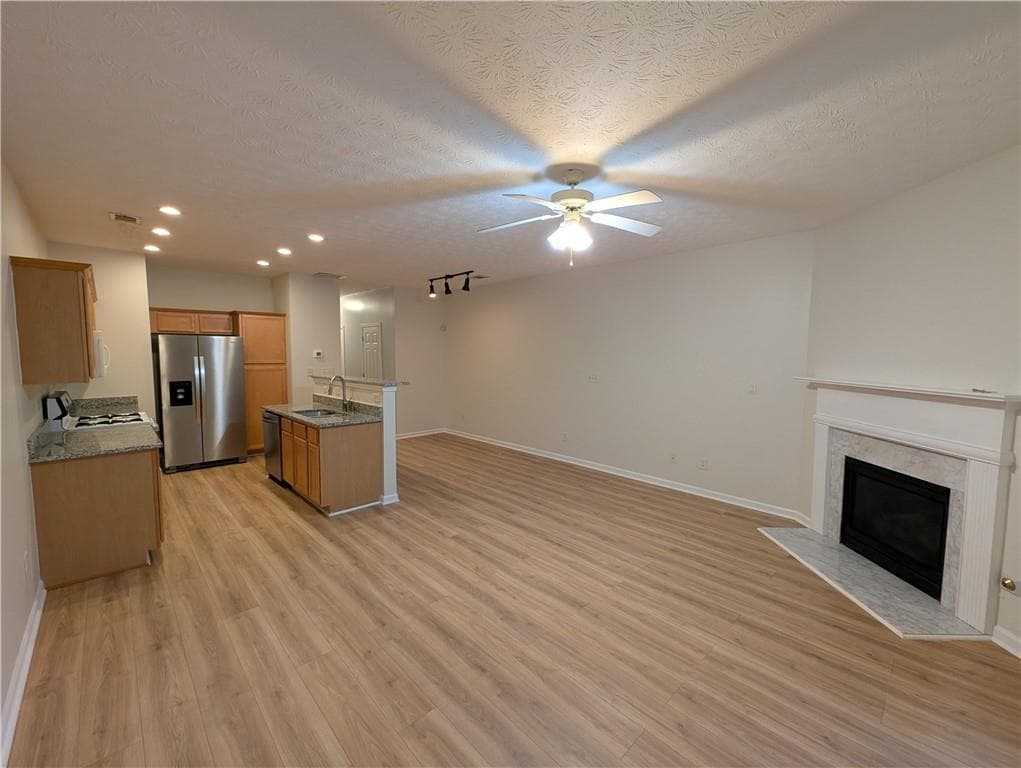 3 bedroom, 3 bathroom, 1,609 sq ft townhouse under contract at 751 Brookside Parc Lane, Avondale Estates, GA 30002 — photo 5