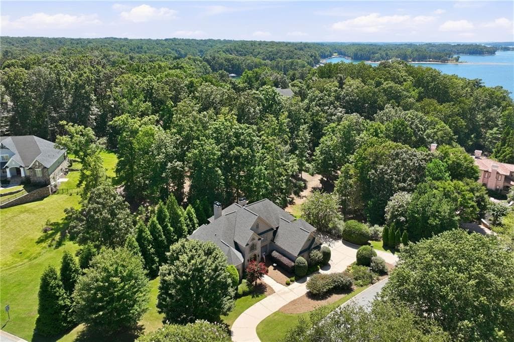 5 bedroom, 5 bathroom, 6,116 sq ft single family residence for sale at 5359 Point South Drive, Gainesville, GA 30504 — photo 6