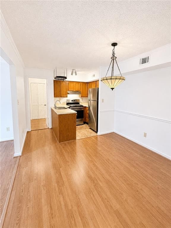 2 bedroom, 2 bathroom, 1,150 sq ft condominium for sale at 1977 Brian Way, Decatur, GA 30033 — photo 6
