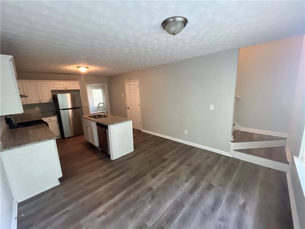 4 bedroom, 2 bathroom, 1,715 sq ft single family residence for sale at 35 Creekview Court, Covington, GA 30016 — photo 6