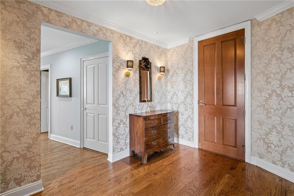 2 bedroom, 3 bathroom, 2,416 sq ft condominium under contract at 2881 Peachtree Road 1703, Atlanta, GA 30305 — photo 3