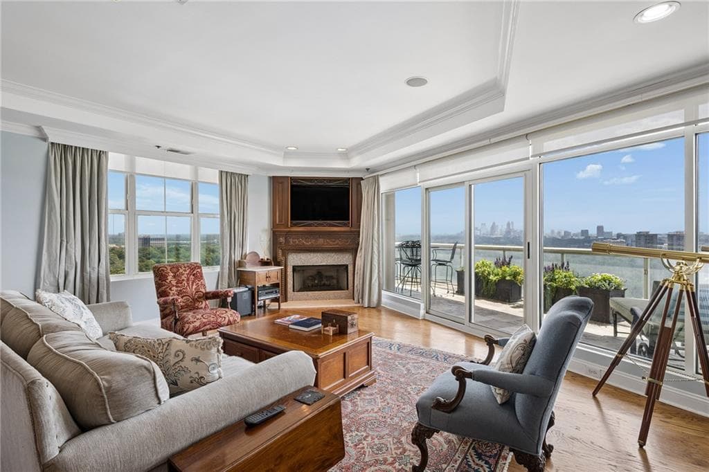 2 bedroom, 3 bathroom, 2,416 sq ft condominium under contract at 2881 Peachtree Road 1703, Atlanta, GA 30305 — photo 5