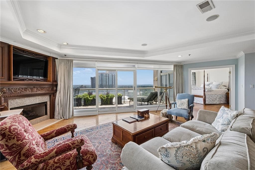 2 bedroom, 3 bathroom, 2,416 sq ft condominium under contract at 2881 Peachtree Road 1703, Atlanta, GA 30305 — photo 6