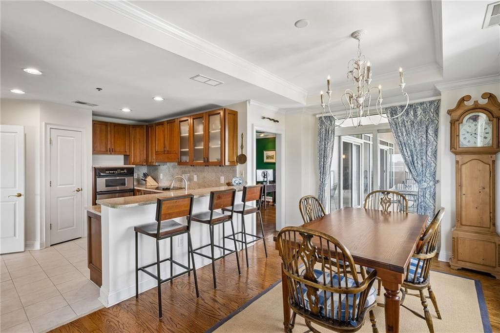 2 bedroom, 3 bathroom, 2,416 sq ft condominium under contract at 2881 Peachtree Road 1703, Atlanta, GA 30305 — photo 10