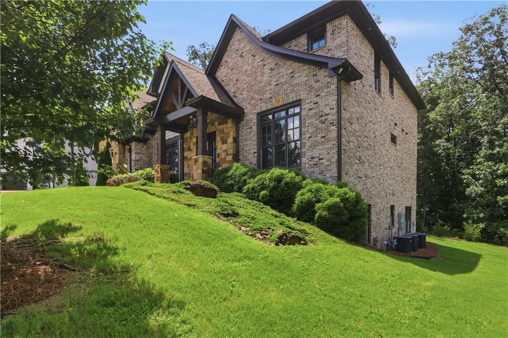 7 bedroom, 6 bathroom, 6,707 sq ft single family residence for sale at 331 Summer Garden Drive, Marietta, GA 30064 — photo 3