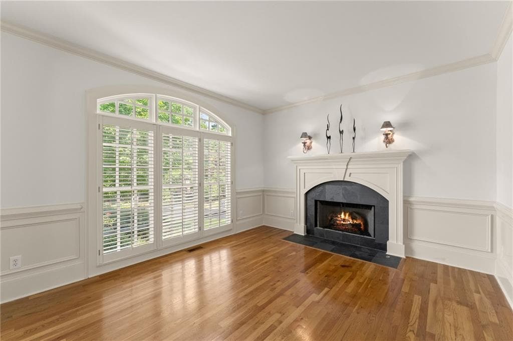 6 bedroom, 5 bathroom, 4,196 sq ft single family residence for sale at 5050 Fenwick Drive, Cumming, GA 30040 — photo 7