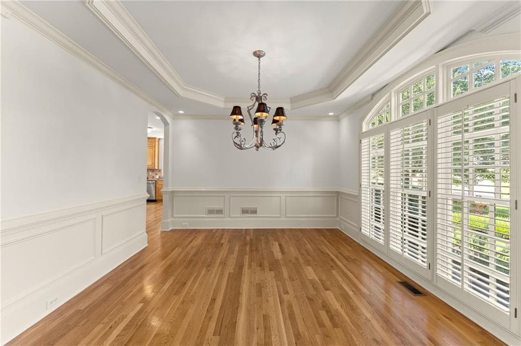 6 bedroom, 5 bathroom, 4,196 sq ft single family residence for sale at 5050 Fenwick Drive, Cumming, GA 30040 — photo 8