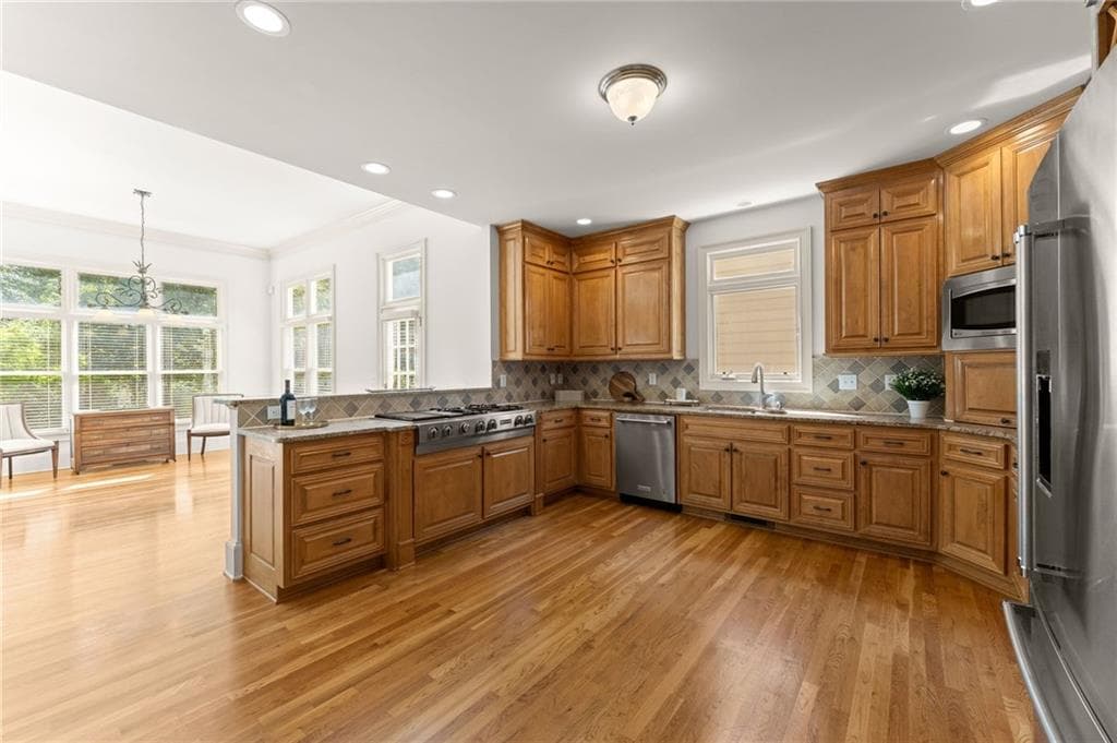 6 bedroom, 5 bathroom, 4,196 sq ft single family residence for sale at 5050 Fenwick Drive, Cumming, GA 30040 — photo 5