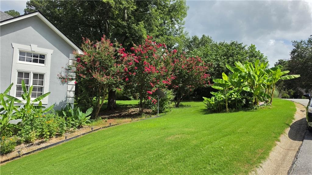 5 bedroom, 3 bathroom, 2,320 sq ft single family residence for sale at 1475 Yorktown Drive, Lawrenceville, GA 30043 — photo 3