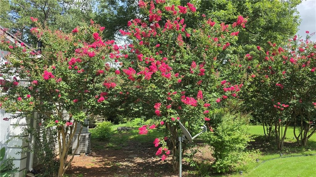 5 bedroom, 3 bathroom, 2,320 sq ft single family residence for sale at 1475 Yorktown Drive, Lawrenceville, GA 30043 — photo 4