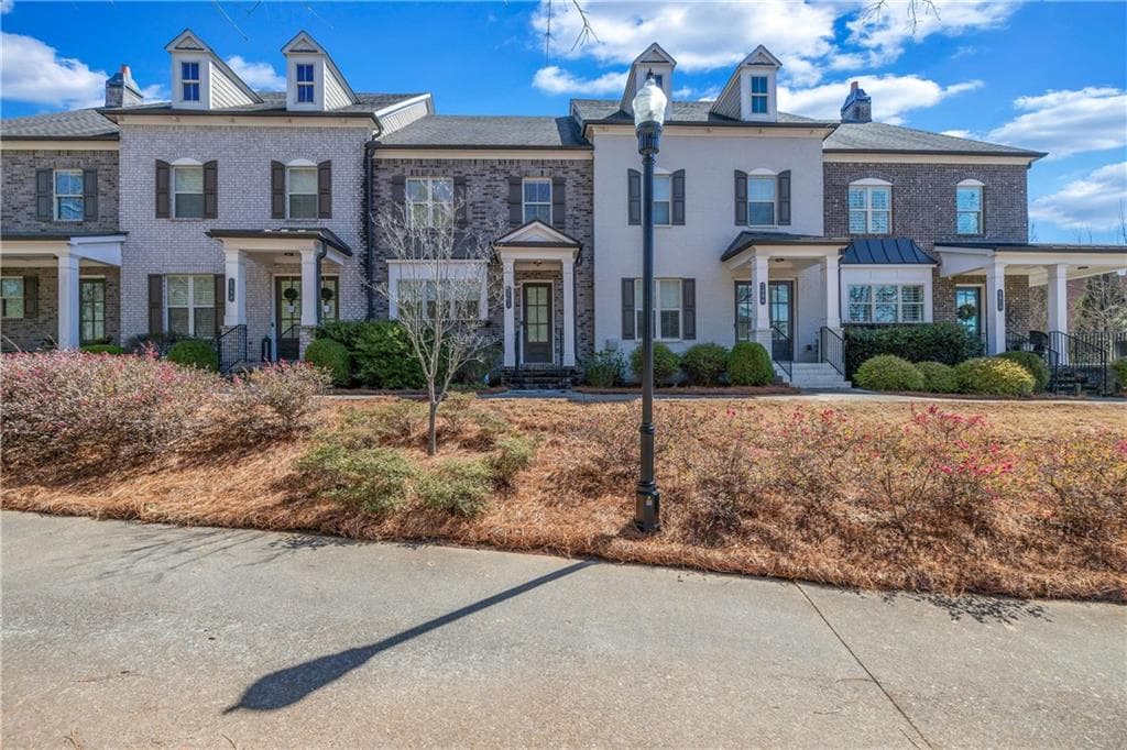 3 bedroom, 4 bathroom, 2,178 sq ft townhouse under contract at 2002 Forte Lane, Alpharetta, GA 30009 — photo 2