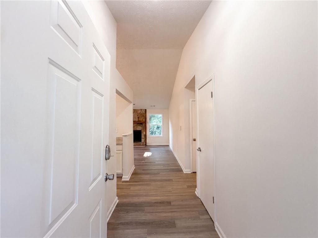 3 bedroom, 2 bathroom, 1,400 sq ft single family residence for sale at 5857 Mistyview Drive, Rex, GA 30273 — photo 6
