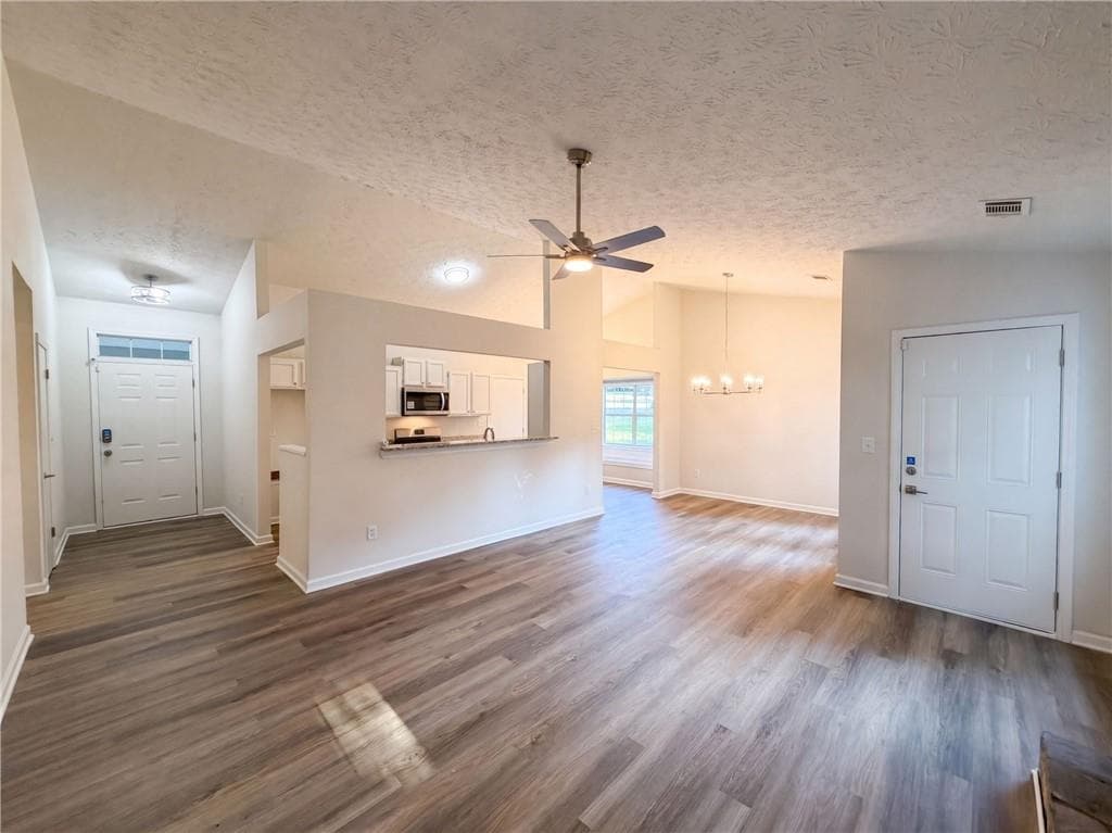 3 bedroom, 2 bathroom, 1,400 sq ft single family residence for sale at 5857 Mistyview Drive, Rex, GA 30273 — photo 7