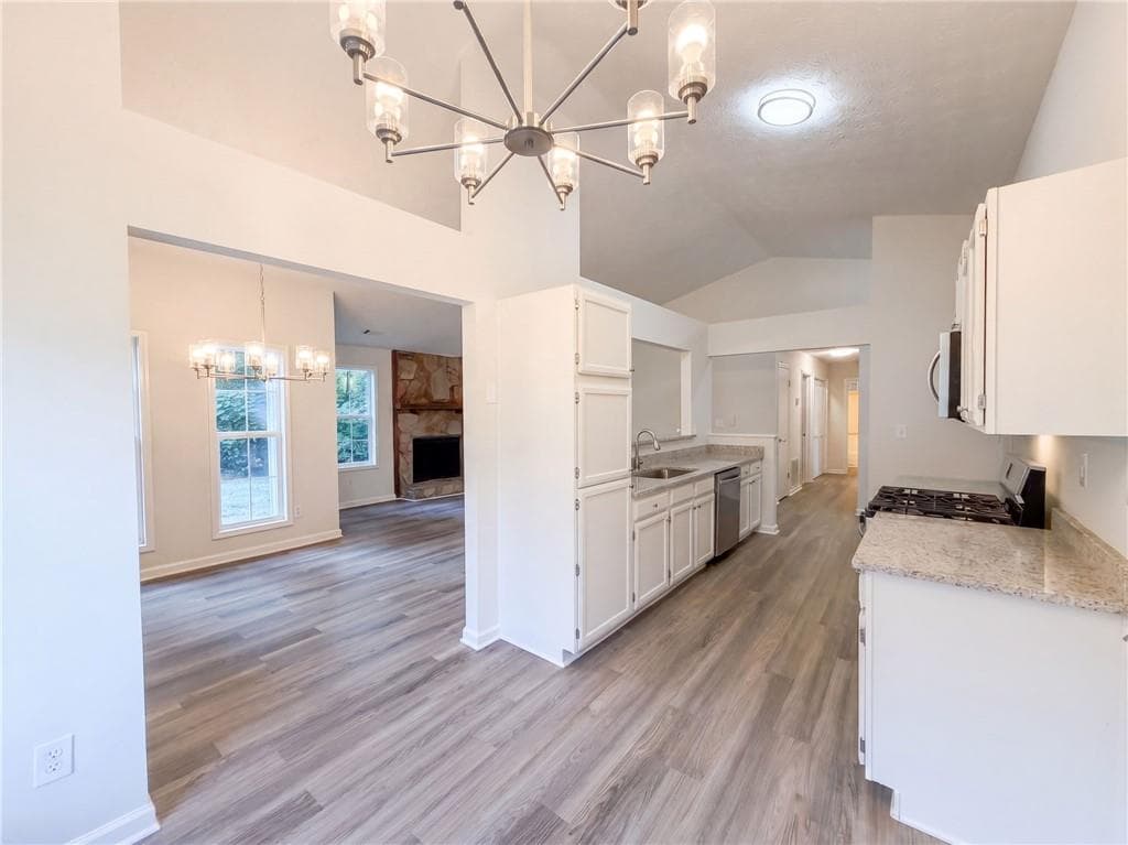 3 bedroom, 2 bathroom, 1,400 sq ft single family residence for sale at 5857 Mistyview Drive, Rex, GA 30273 — photo 9
