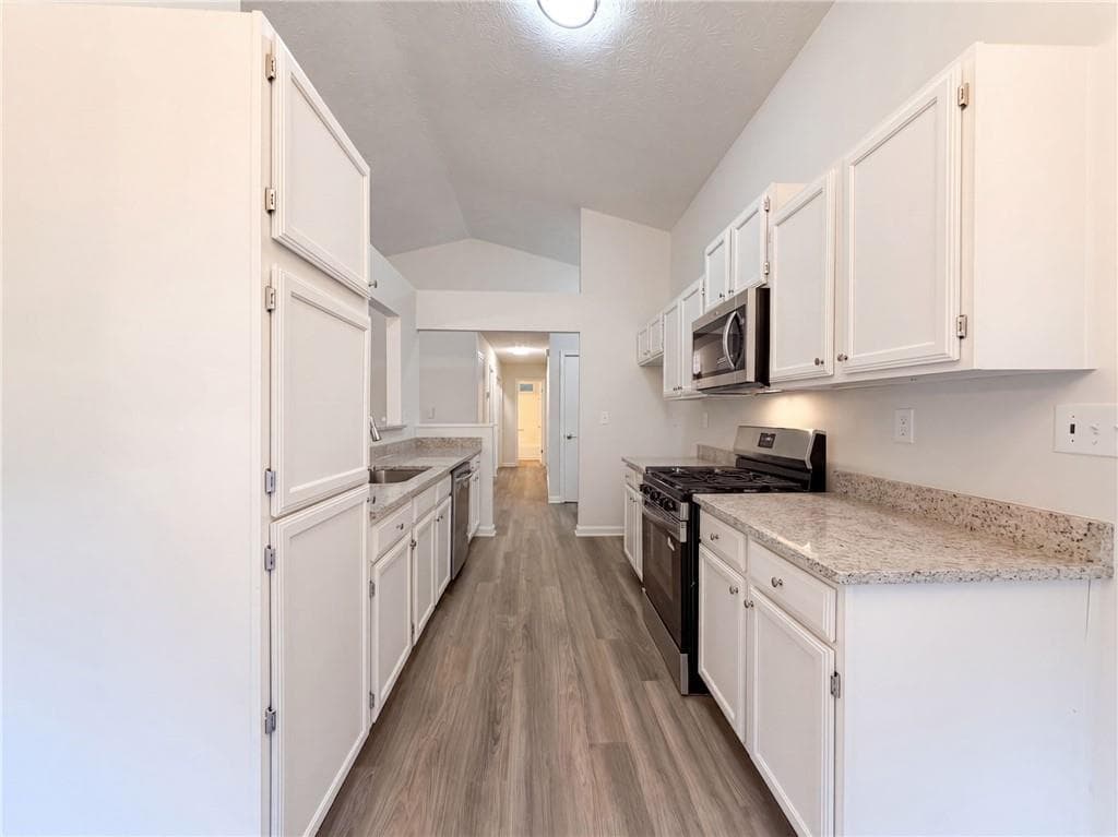 3 bedroom, 2 bathroom, 1,400 sq ft single family residence for sale at 5857 Mistyview Drive, Rex, GA 30273 — photo 10