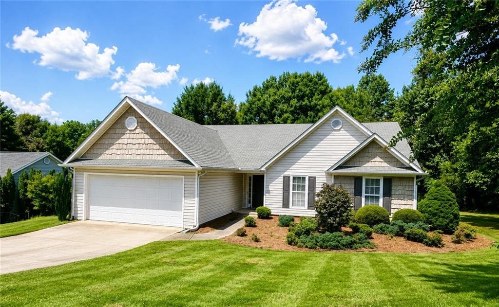 3 bedroom, 2 bathroom, 1,656 sq ft single family residence for sale at 8790 Baycreek Lane, Gainesville, GA 30506 — photo 1 of 31