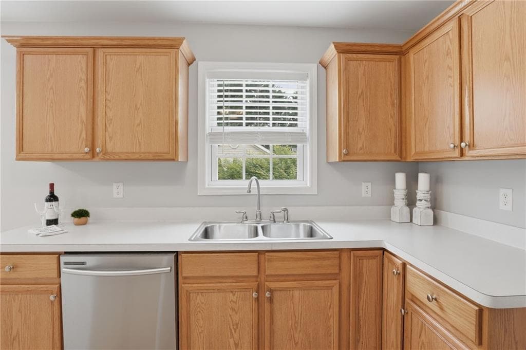 3 bedroom, 2 bathroom, 1,656 sq ft single family residence for sale at 8790 Baycreek Lane, Gainesville, GA 30506 — photo 10