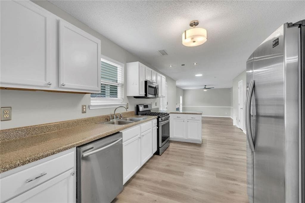 5 bedroom, 4 bathroom, 4,068 sq ft single family residence under contract at 712 Walton Drive, Mcdonough, GA 30253 — photo 10