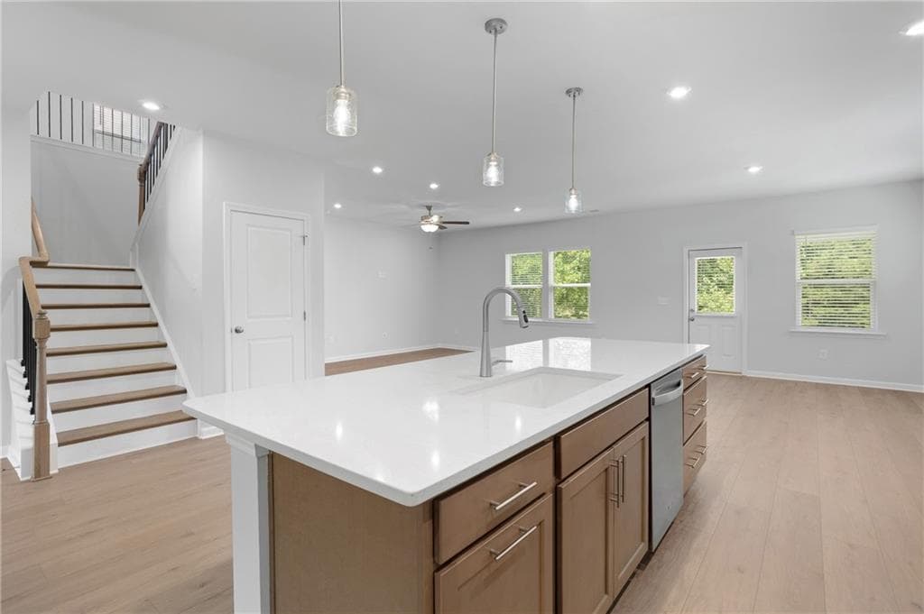5 bedroom, 3 bathroom, 3,052 sq ft single family residence for sale at 632 Topsail Drive, Villa Rica, GA 30180 — photo 5